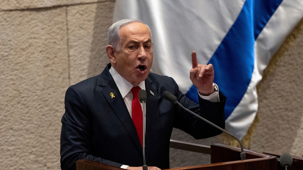 ARCHIV - 18.11.2024, Israel, Jerusalem: Israels Ministerpräsident Benjamin Netanjahu spricht vor Gesetzgebern in der Knesset, dem israelischen Parlament. (zu dpa: «Weltstrafgericht erlässt Haftbefehl  ...