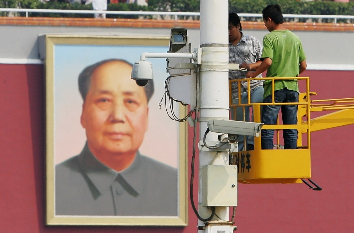 Überwachungskameras werden am Tiananmen-Platz in Peking installiert