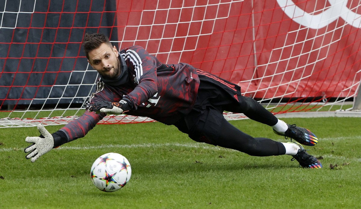 03.10.2022, FC Bayern Abschlusstraining, Saebenerstrasse, Fussball, im Bild: Sven Ulreich FC Bayern Muenchen *** 03 10 2022, FC Bayern final training, Saebenerstrasse, football, sports, in the picture ...