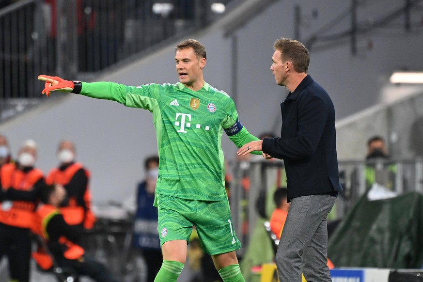 Trainer Julian NAGELSMANN Bayern Muenchen mit Manuel NEUER Torwart Bayern Muenchen. FC Bayern Muenchen-Dynamo Kiew 5-0 Fussball Champions League,Gruppe E, 2.Spieltag am 29.09.2021. A L L I A N Z A R E ...