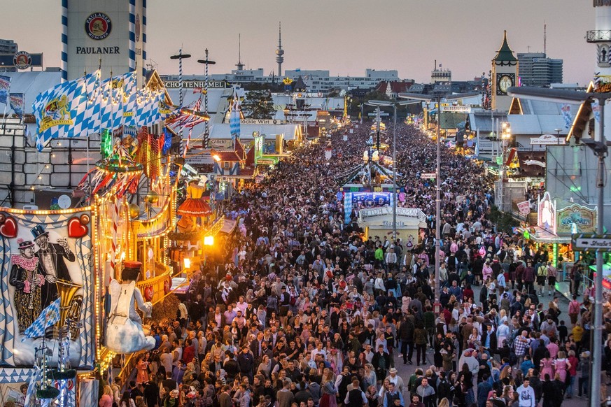 2. Wiesn Samstag, Wirtsbudenstra