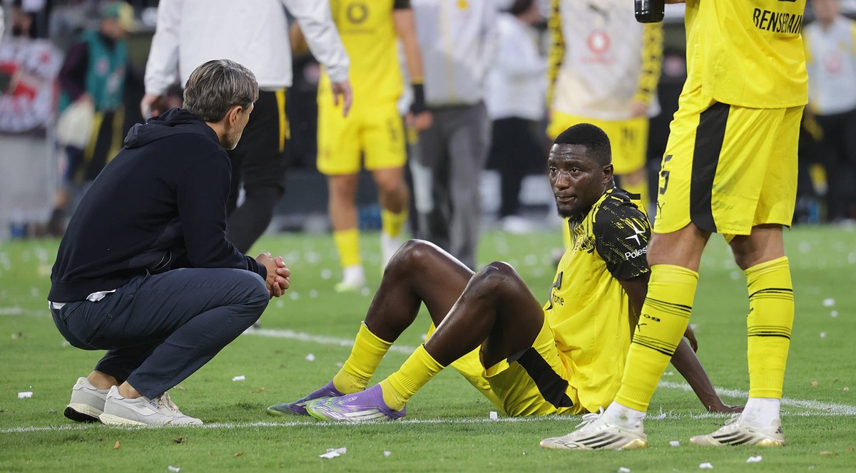 Trainer Niko Kovac Borussia Dortmund und Serhou Guirassy Borussia Dortmund nach Abpfiff Fussball, 1.BL, Saison 2025 2026, Herren, FC St.Pauli gegen Borussia Dortmund, Millerntorstadion Hamburg, 1.Spie ...
