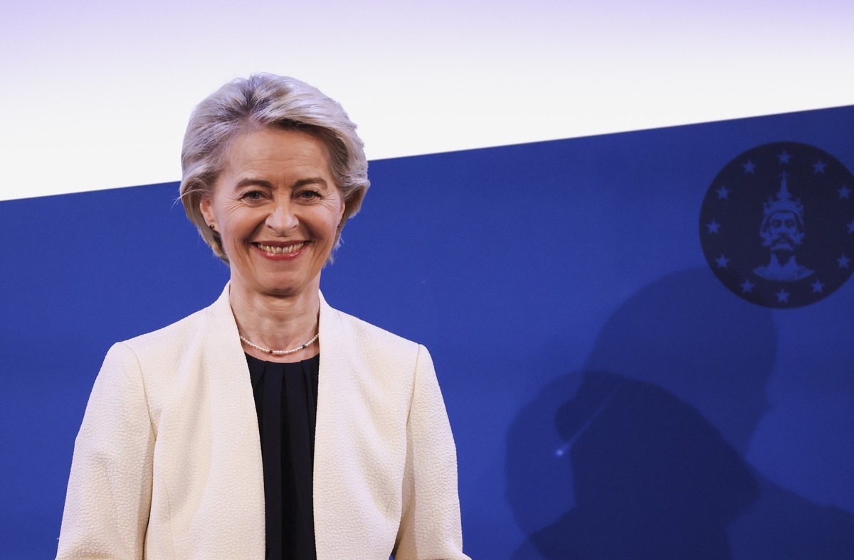 29.05.2025, Nordrhein-Westfalen, Aachen: Ursula von der Leyen, Pr�sidentin der Europ�ischen Kommission, wartet vor der Verleihung des Internationalen Karlspreises im Rathaus. Von der Leyen wird ausgez ...