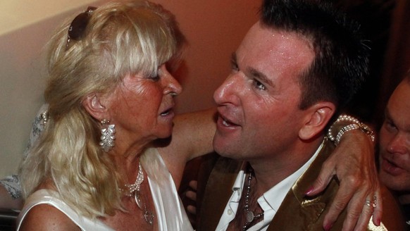 Michael Wendler und seine Mutter Christine Tiggemann auf einem Bild von 2009. Tiggemann ist im Alter von 73 an einem Herzinfarkt gestorben.