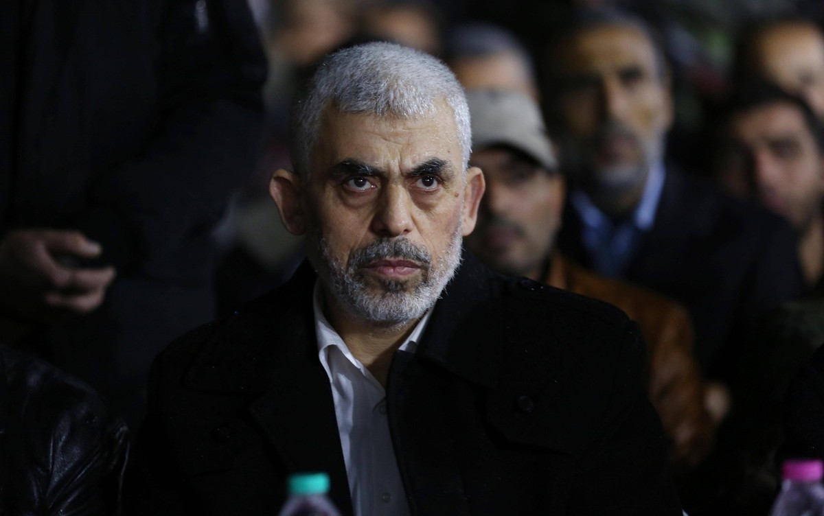 November 16, 2018 - Khan Younis, Gaza Strip, Palestinian Territory - Hamas s leader in the Gaza Strip Yahya Sinwar attends a memorial service for seven members of Ezzedine al-Qassam Brigades, the arme ...