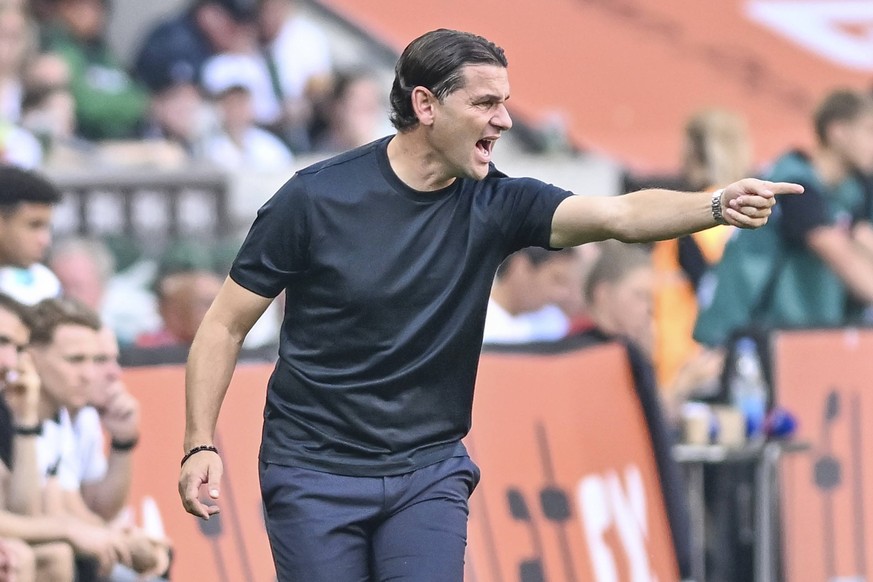 Gerardo Seoane Borussia Moenchengladbach Gestik / Geste / gestikuliert / 02.09.2023 Fussball Borussia Moenchengladbach vs FC Bayern Muenchen, Borussia-Park, Moenchengladbach, DFB/DFL REGULATIONS PROHI ...