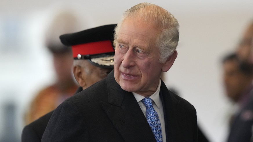 21.11.2023, Großbritannien, London: König Charles III. bei seiner Ankunft zur feierlichen Begrüßung des südkoreanischen Präsidenten Yoon Suk Yeol und seiner Frau Kim Keon Hee am ersten Tag des Staatsb ...