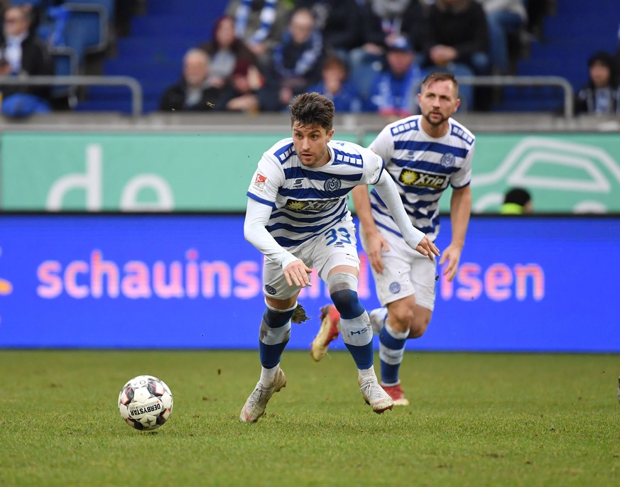 02.12.2018, Fussball GER, Saison 2018 2019, 2. Bundesliga, 15. Spieltag, MSV Duisburg - Holstein Kiel 0:4, v.li., Moritz Stoppelkamp (MSV Duisburg), John Verhoek (MSV Duisburg) DFL REGULATIONS PROHIBI ...