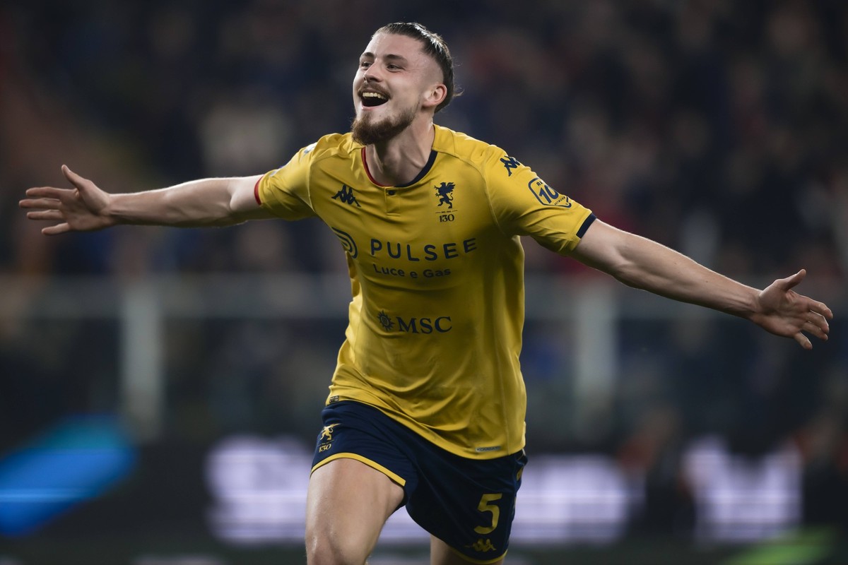 Genoa CFC v FC Internazionale - Serie A Radu Dragusin of Genoa CFC celebrates after scoring a goal during the Serie A football match between Genoa CFC and FC Internazionale. Genoa Italy Copyright: xNi ...