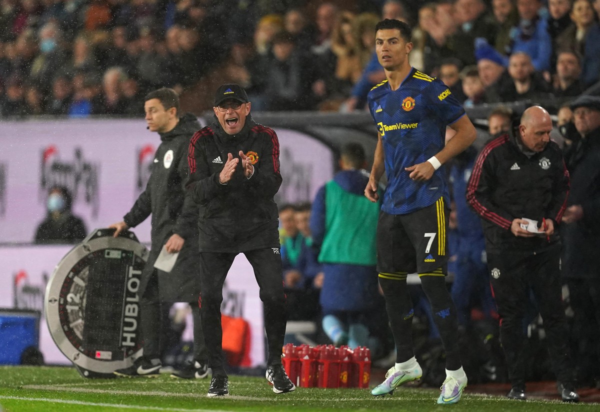 Burnley v Manchester United - Premier League - Turf Moor. Manchester United manager Ralf Rangnick reacts on the touchline as substitute Cristiano Ronaldo prepares to enter the game during the Premier ...