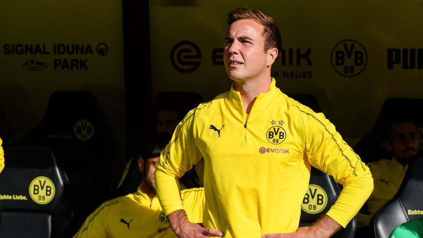 Dortmund, Germany 06.10.2018, 1. Bundesiga, 7. Spieltag, BV Borussia Dortmund - FC Augsburg, Mario Goetze (BVB) Schaut, auf der Bank ( DeFodi001 *** Dortmund Germany 06 10 2018 1 Bundesiga 7 Matchday  ...