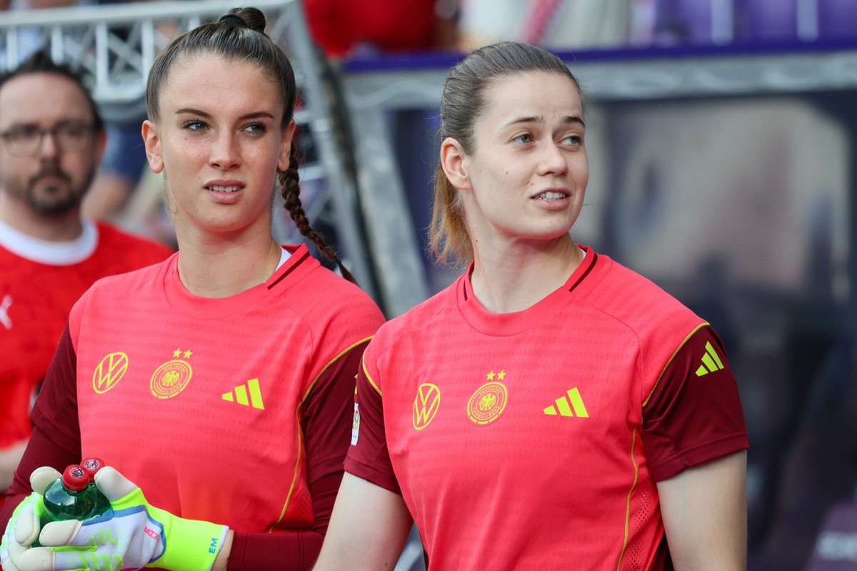Wien, Österreich 03. Juni 2025: UEFA Nations League Women - 2025 - Österreich vs. Deutschland Im Bild: v.li. Torhüterin Ena Mahmutovic (Deutschland) und Torhüterin Stina Johannes (Deutschland)