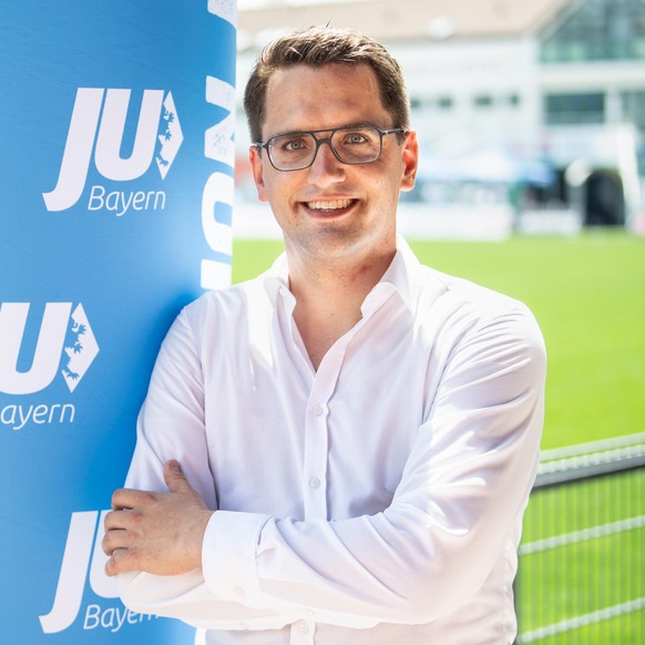 Christian Doleschal, Mitglied des Europäischen Parlaments und Vorsitzender der Jungen Union Bayern, aufgenommen zu Beginn einer Landesversammlung der Jungen Union Bayern im Stadion der Spielvereinigun ...