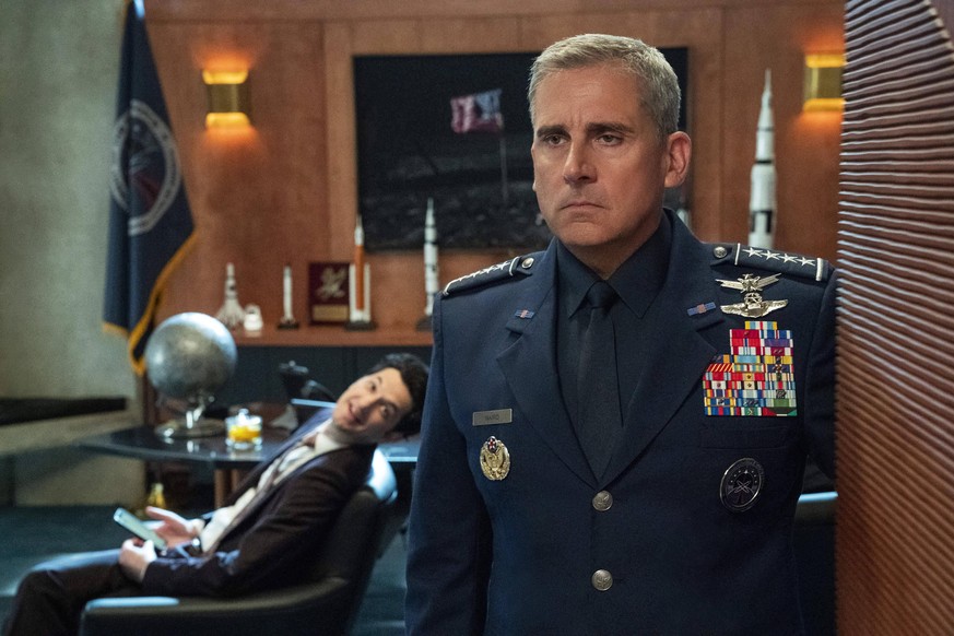 Steve Carrell, Space Force Season 1 2020 Credit: Aaron Epstein / Netflix / The Hollywood Archive Los Angeles CA PUBLICATIONxINxGERxSUIxAUTxONLY Copyright: xAaronxEpstein/Netflixx 33993001THA