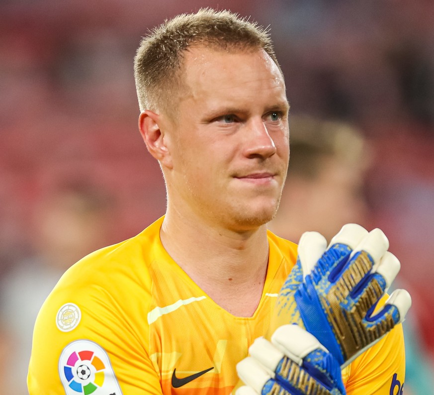Den FC Bayern und Neuer freut's: Ter Stegen leistet sich üblen Patzer bei Barcelona-Spiel