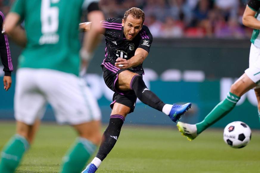 KANE Harry Team FC Bayern Muenchen DFL Fussball Bundesliga Saison 2023 - 2024 Spiel Werder Bremen - FC Bayern Muenchen am 18.08. 2023 in Bremen DFL REGULATIONS PROHIBIT ANY USE OF PHOTOGRAPHS as IMAGE ...