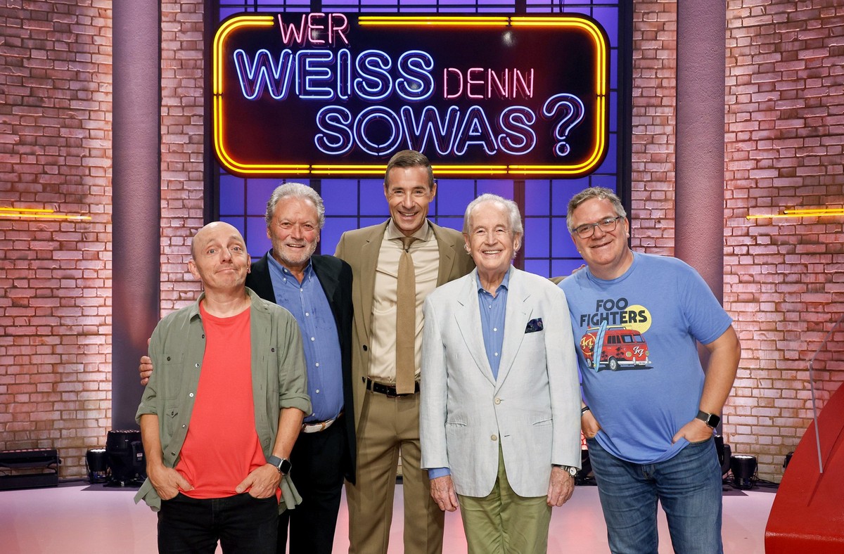 ARD WER WEISS DENN SOWAS? FOLGE 1179, &quot;Hans-Jürgen Bäumler und Max Schautzer&quot;, am Dienstag (22.10.24) um 18:00 Uhr im ERSTEN.
Moderator Kai Pflaume (M.) und seine Rateteam-Kapitäne Bernhard  ...