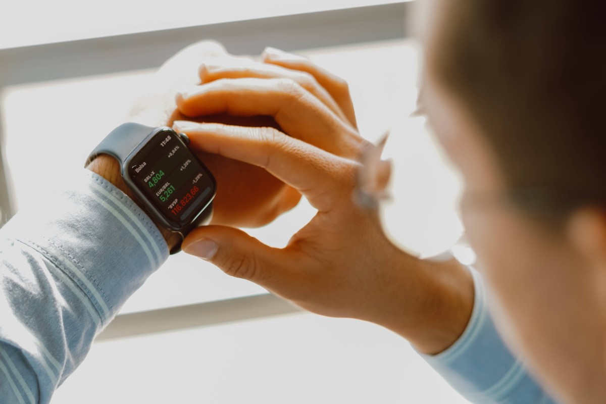 June 27, 2023, Brazil. In this photo, man checking the stock price on the stock exchange through his Apple Watch. June 27, 2023, Brazil. In this photo, man checking the stock price on the stock exchan ...