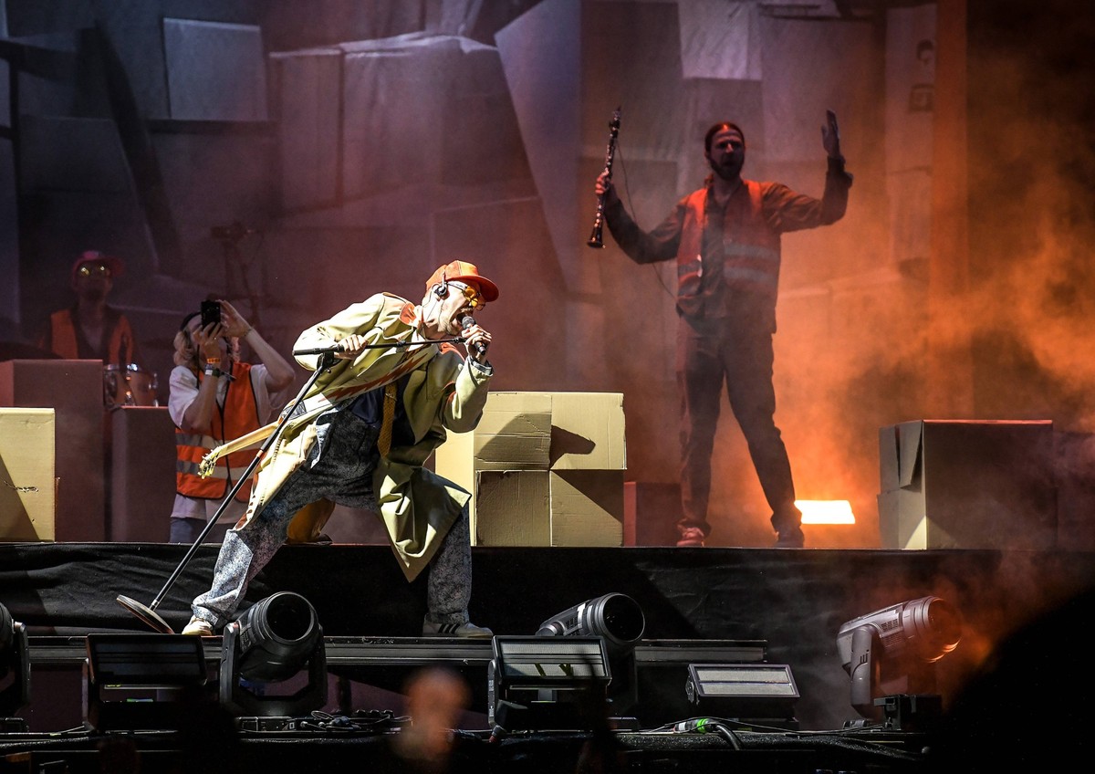 Entertainment Musik, Lollapalooza Berlin 09.09.2023, xdanx, Entertainment Musik, Lollapalooza Berlin, v.l.Alligatoah steht beim Lollapalooza Festival am Berliner Olympiastadion auf der Bühne. Die 7. A ...