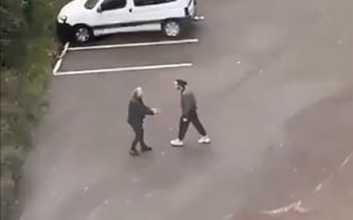 Videos auf Social Media zeigen angeblich den Angreifer. Laut Polizei ist eine Person bei dem Angriff getötet worden.
