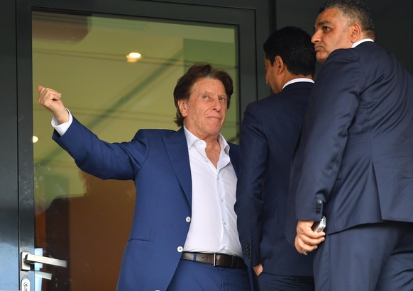 Israeli football agent Pini Zahavi chats with PSG&#039;s Qatari president Nasser Al-Khelaifi as they watch from the stands Ligue 1 football match PSG vs Amiens SC held at Parc des Princes stadium in P ...