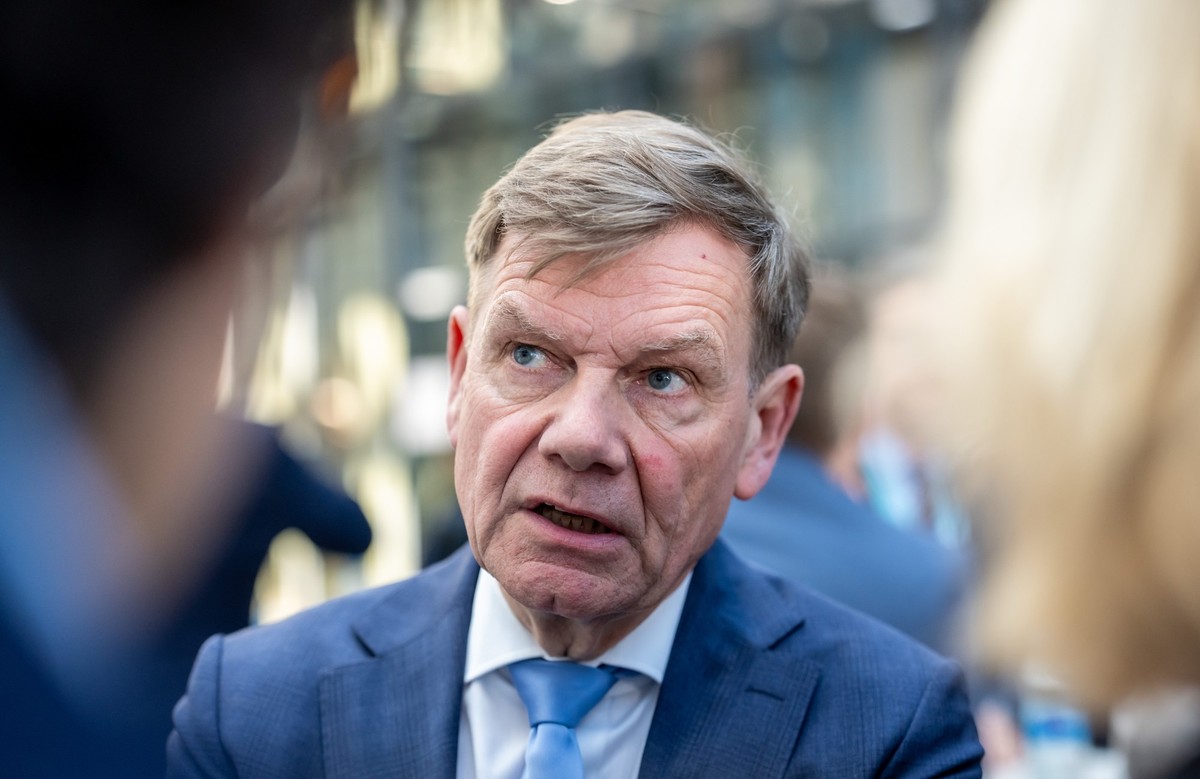 28.04.2025, Berlin: Johann Wadephul (CDU), designierter Außenminister, aufgenommen beim Bundesausschuss der CDU. Bei dem kleinen Parteitag der CDU erfolgte die Zustimmung zu einem Koalitionsvertrag de ...