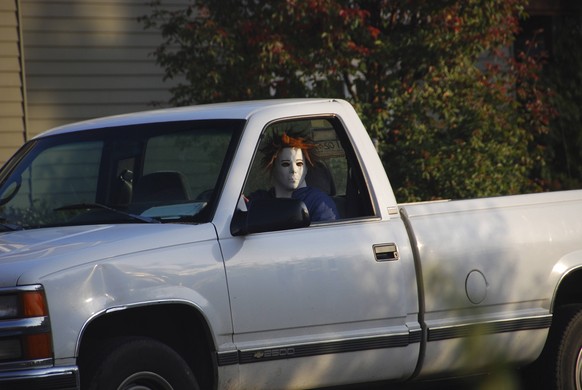 USA, Oregon, Portland. Person sitting in driver s seat of pickup truck wearing a Halloween mask. Credit as: Steve Terrill / Jaynes Gallery / DanitaDelimont.com PUBLICATIONxINxGERxSUIxAUTxONLY Copyrigh ...
