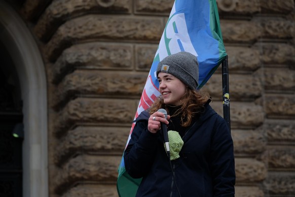 Annika Rittmann, 18, ist Pressesprecherin von Fridays for Future in Hamburg und sowohl dort als auch bundesweit in der Aktionsplanung und Kampagnenarbeit aktiv.