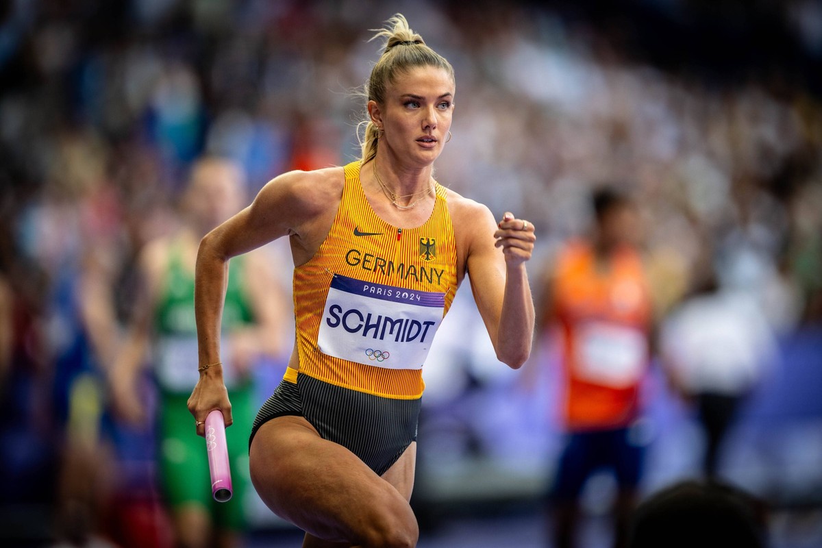 Olympische Spiele Leichtathletik Paris, 02.08.2024 Alica SCHMIDT of Germany, 4 x 400m Mixed Relay, Olympische Spiele Leichtathletik in Paris, Stade de France, on Friday, 2. August 2024 *** Olympic Gam ...