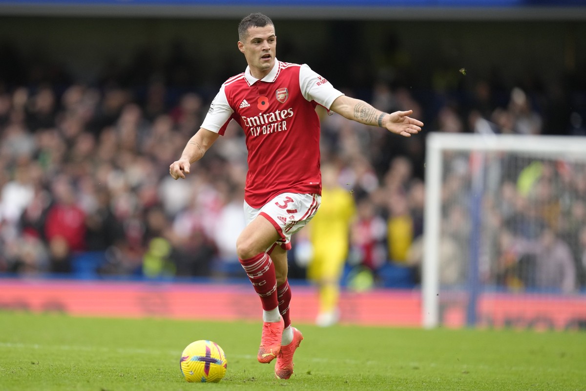 Arsenal&#039;s Granit Xhaka controls the ball during the English Premier League soccer match between Chelsea and Arsenal at Stamford Bridge Stadium in London, Sunday, Nov. 6, 2022. (AP Photo/Kirsty Wi ...