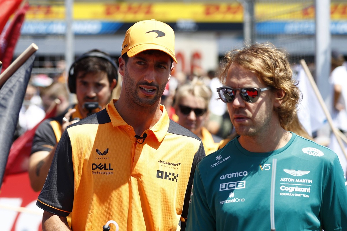 Formula 1 2022: French GP CIRCUIT PAUL RICARD, FRANCE - JULY 24: Daniel Ricciardo, McLaren, and Sebastian Vettel, Aston Martin during the French GP at Circuit Paul Ricard on Sunday July 24, 2022 in Le ...
