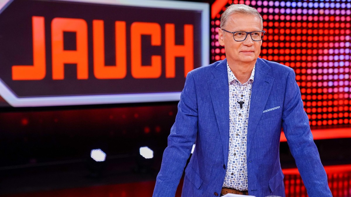 Günther Jauch tritt alleine gegen ein 5-köpfiges prominentes Rate-Team an.
Die Verwendung des sendungsbezogenen Materials ist nur mit dem Hinweis und Verlinkung auf TVNOW gestattet.