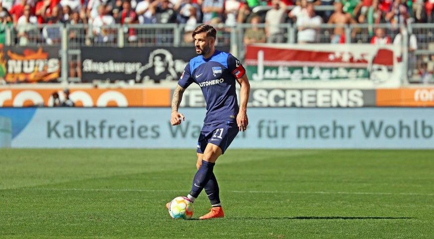 04.09.22 FC Augsburg - Hertha BSC Berlin Deutschland, Augsburg, 04.09.2022, Fussball, Bundesliga, FC Augsburg - Hertha BSC Berlin: Marvin Plattenhardt Hertha BSC Berlin. *** 04 09 22 FC Augsburg Herth ...