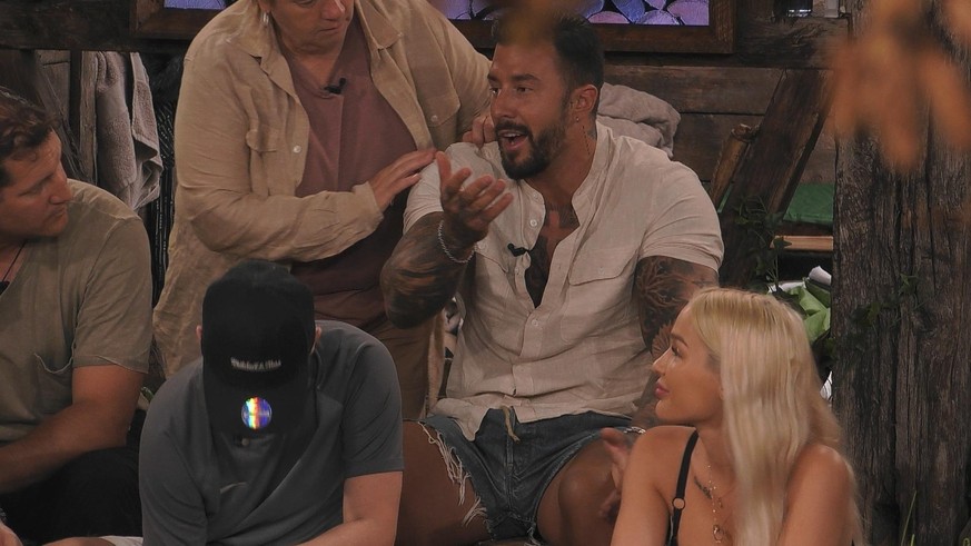 Aaron vergiesst bittere Tränen. Titel: Promi Big Brother 2020; 

Copyright: SAT.1; 

Bildredakteur: Clarissa Schreiner; 
Rechtehinweis: Dieses Bild darf bis eine Woche nach Ausstrahlung honorarfrei fu ...