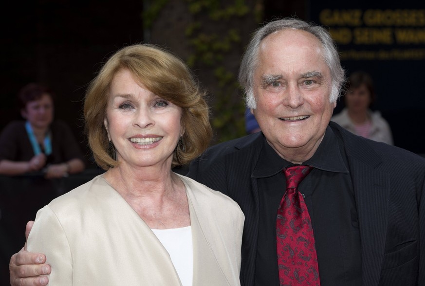 Schauspielerin Senta Berger (l.) und ihr Mann, der Regisseur Michael Verhoeven / Gala-Abend - Der Mann mit den Tr�umen auf dem Filmfest M�nchen / Gasteig / M�nchen / 01.07.2014

Actress Senta Berger ...