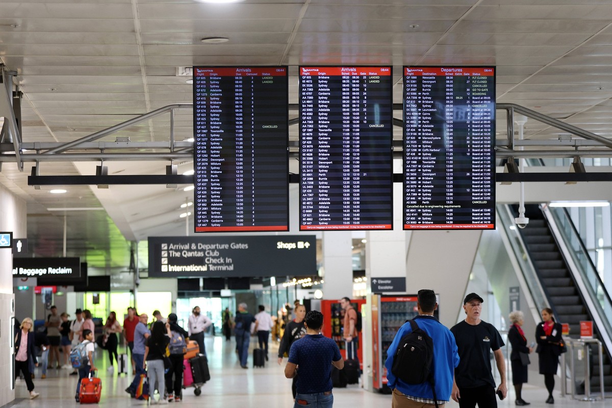 QANTAS ENGINEERS STRIKE, A general view as Qantas engineers and supporters participate in strike during a protest over wages at Melbourne International Airport, Melbourne, Friday, December 13, 2024. H ...