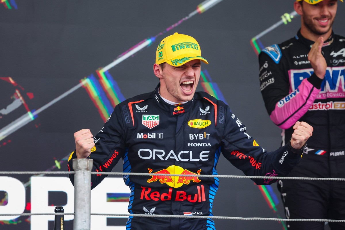 VERSTAPPEN Max ned, Red Bull Racing RB20, portrait podium during the Formula 1 Grande Premio de Sao Paulo 2024, 21th round of the 2024 Formula One World Championship, WM, Weltmeisterschaft from Novemb ...