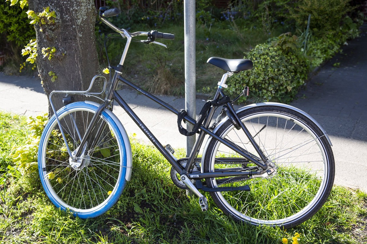 Das aus den Niederlanden stammende Unternehmen Swapfiets bietet in immer mehr deutschen Gro�st�dten Fahrr�der im Abo an. Das blaue Vorderrad ist das Markenzeichen der Abo-R�der. Im Bild zu sehen ist e ...