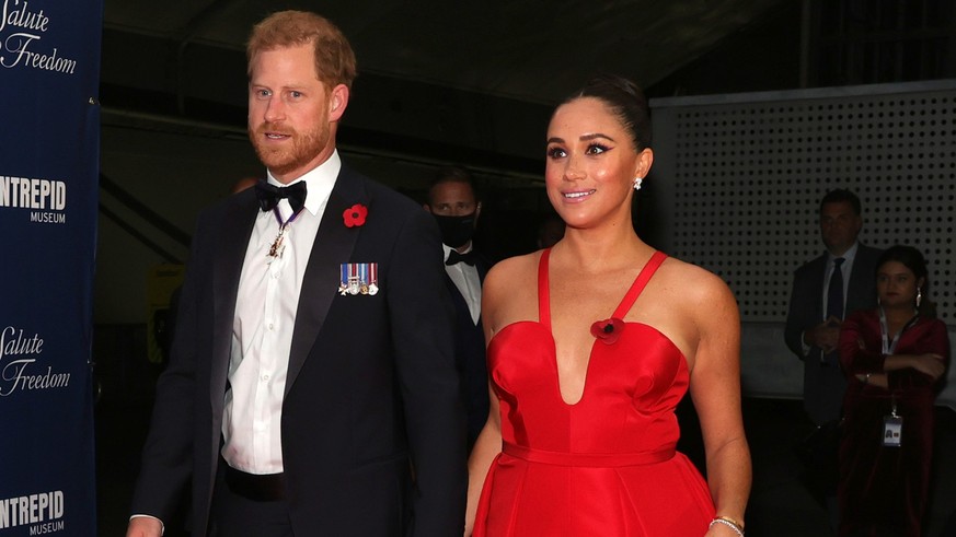 NEW YORK, NEW YORK - NOVEMBER 10: Prince Harry, Duke of Sussex and Meghan, Duchess of Sussex attend the 2021 Salute To Freedom Gala at Intrepid Sea-Air-Space Museum on November 10, 2021 in New York Ci ...