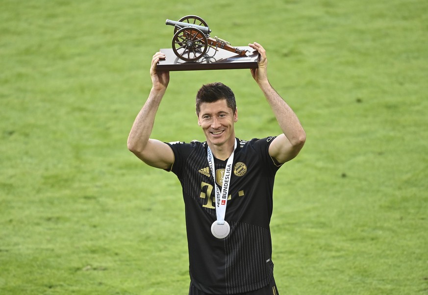 Bayern&#039;s Robert Lewandowski holds a trophy of the best scorer of the season after winning the Bundesliga title after the German Bundesliga soccer match between Bayern Munich and FC Augsburg at th ...