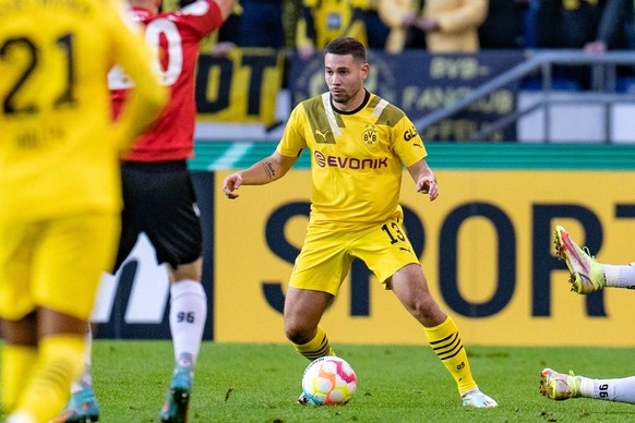 Raphael Guerreiro Borussia Dortmund, 13 GER, Hannover 96 vs. Borussia Dortmund, Fussball, DFB Pokal, 2. Runde, 19.10.2022 Hannover 96 vs. Borussia Dortmund, Fussball, DFB Pokal, 2. Runde, 19.10.2022 H ...