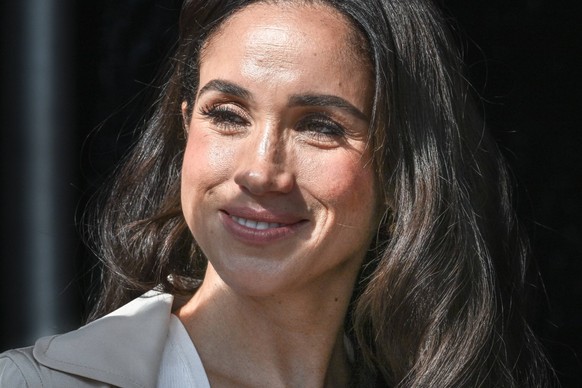 Harry and Meghan at the swimming medals ceremony, Invictus Games Day 7, D�sseldorf, Germany D�sseldorf, Germany, 16th Sep 2023. Meghan, the Duchess of Sussex and Prince Harry, the Duke of Sussex atten ...