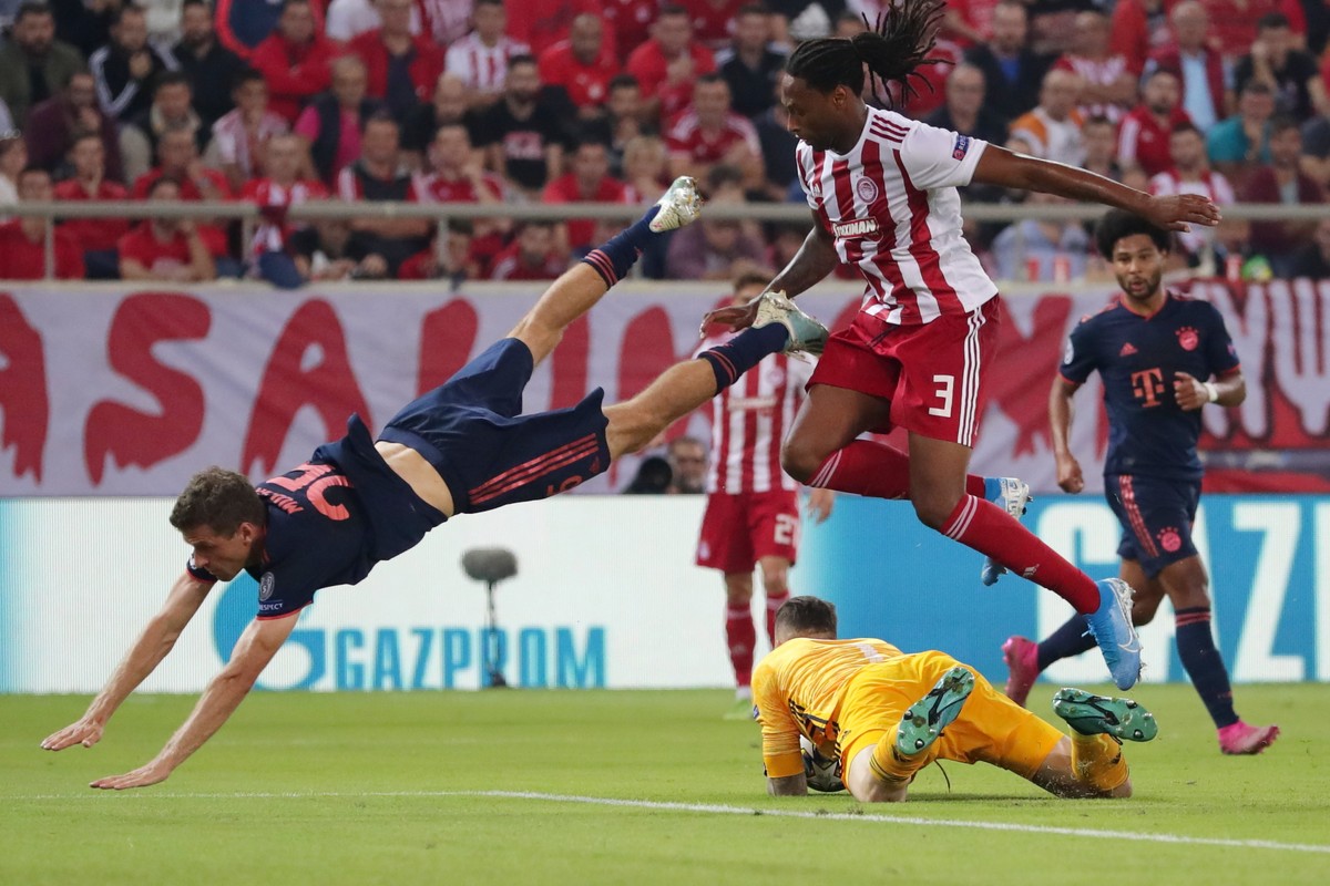 Olympiacos F.C. v Bayern Munich UEFA Champions League Ruben Semedo and Jose Sa of Olympiacos F.C. and Thomas Muller of Bayern Munich during the UEFA Champions League match at Karaiskakis Stadium, Pira ...