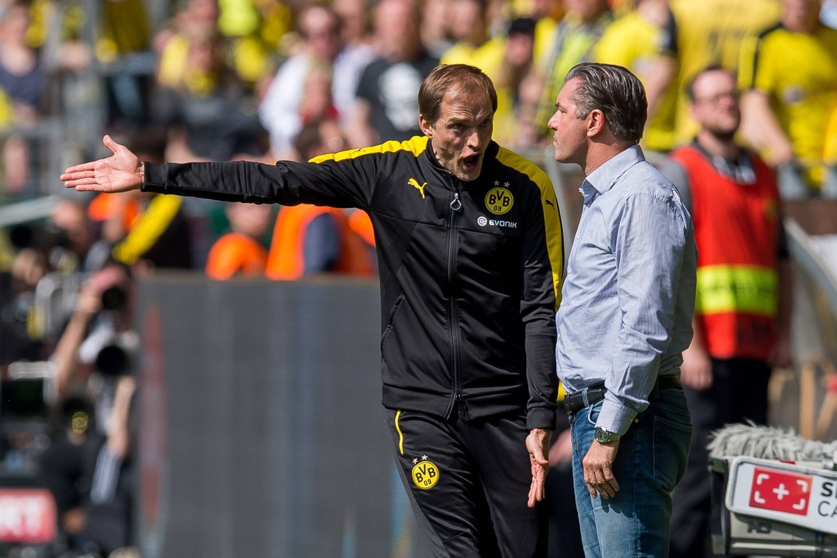 Dortmund, Germany 06.05.2017, 1. Bundesliga 32. Spieltag, BV Borussia Dortmund - TSG 1899 Hoffenheim, Trainer Thomas Tuchel BVB schreit Sportdirektor Michael Zorc BVB an DeFodi001