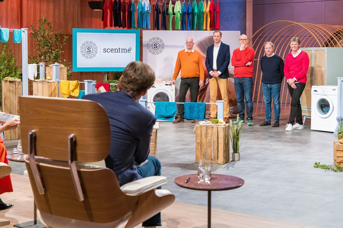 V.l.: Peter Knöll, Cornelius Bessler, Markus Kessler, Ferdinand Storp, André Engels präsentieren mit scentme ein Waschmittel mit langanhaltendem Parfumduft. Sie erhoffen sich ein Investment von 200.00 ...