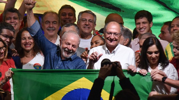 SO PAULO, SP - 30.10.2022: SEGUNDO TURNO ELEIES 2022 SP - The president-elect of Brazil, Luiz Incio Lula da Silva, PT makes a statement to the press in So Paulo, this Sunday, 30 after the counting of  ...