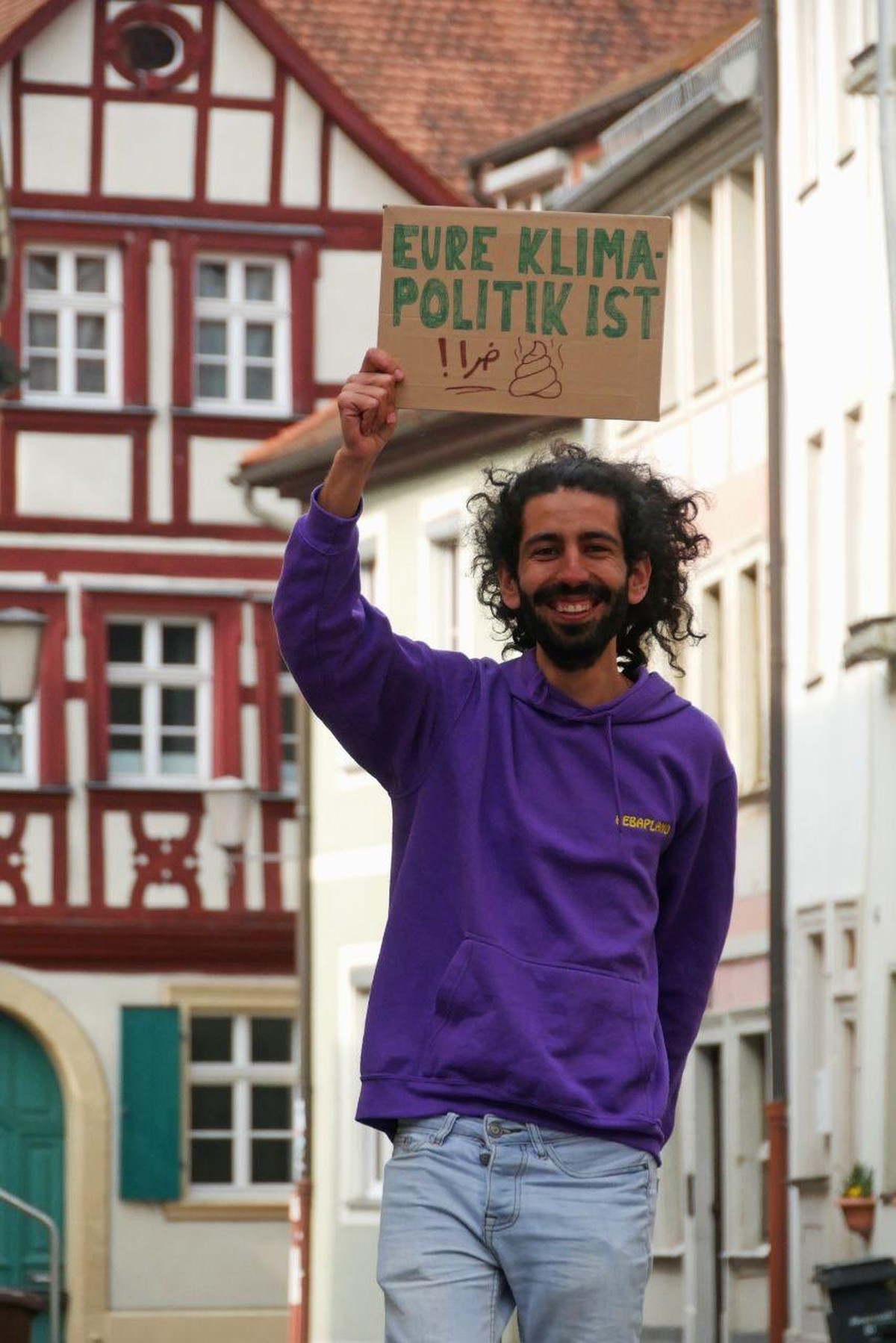 Nach Ibos erster Fridays for Future-Demo steht für ihn fest: Er will sich gemeinsam mit all diesen jungen Menschen gegen die Klimakrise engagieren.