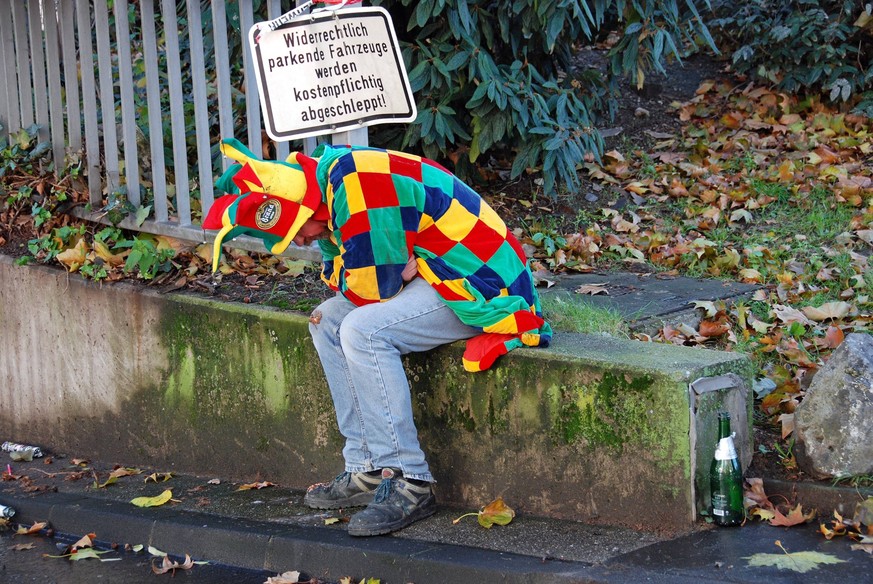 Besoffener Clown am Straßenrand beim Karnevalsauftakt Copyright: JOKER/WalterxG.xAllgoewer JOKER071111460197

Besoffener Clown at Roadside the Carnival kicks Copyright Joker WalterxG xAllgoewer JOKER0 ...