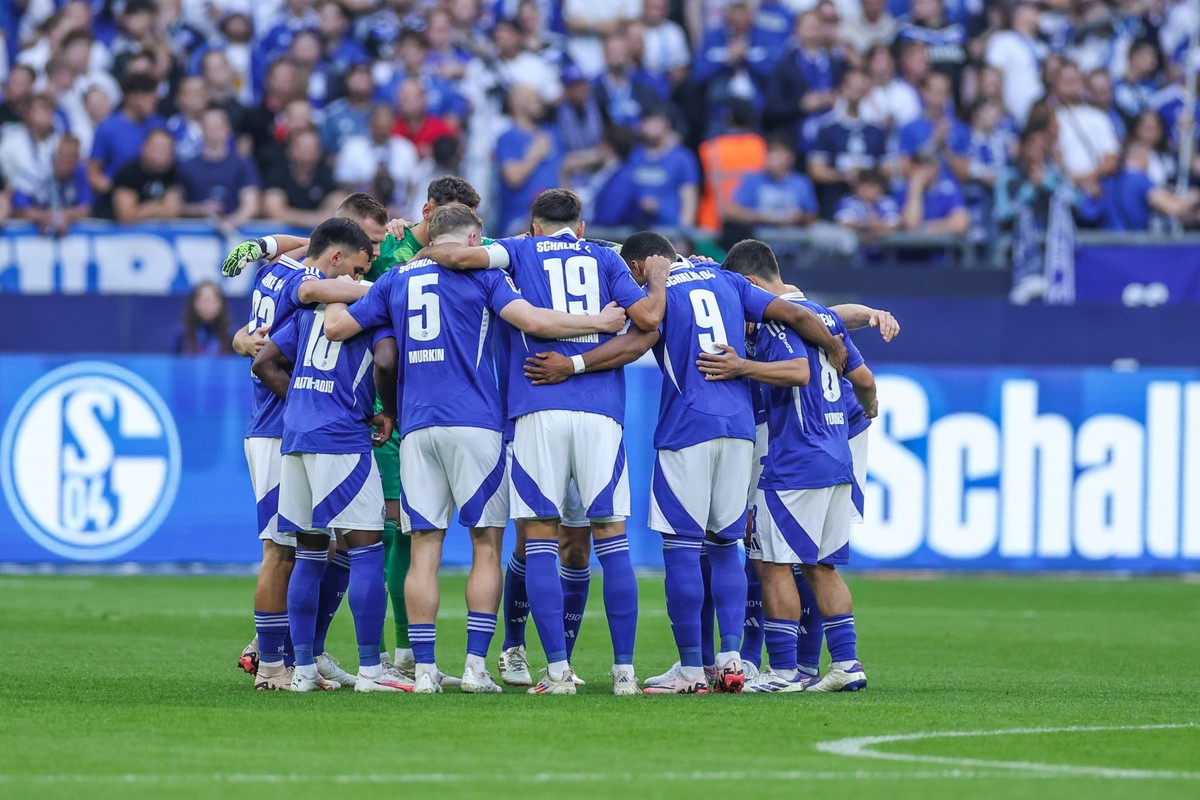 20.09.2024, Fussball, Saison 2024/2025, 2. Bundesliga, 5. Spieltag, FC Schalke 04 - SV Darmstadt 98, Mannschaft des FC Schalke 04 Gelsenkirchen Veltins Arena NRW Deutschland xRHR-FOTO/TRx *** 20 09 20 ...
