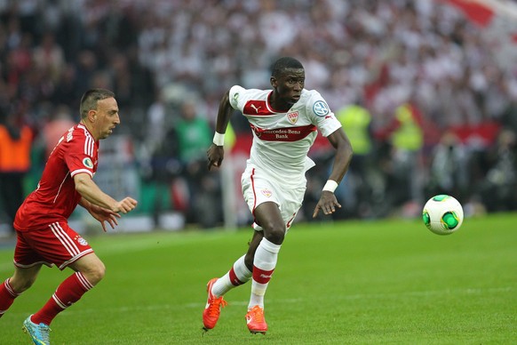 Bildnummer: 13719883 Datum: 01.06.2013 Copyright: imago/Eibner
Jagd nach dem Ball, links Franck RIBERY 7 (FC Bayern München) und Antonio RÜDIGER 24 (VfB Stuttgart) EP_CKT; Fussball GER DFB Pokal Final ...